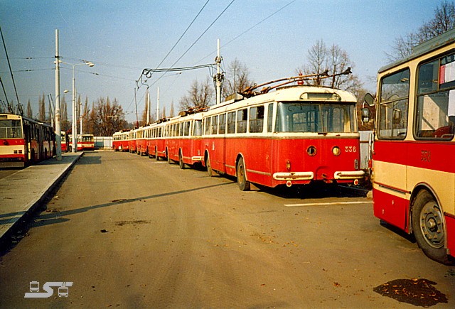 Kliknut�m okno zav�ete