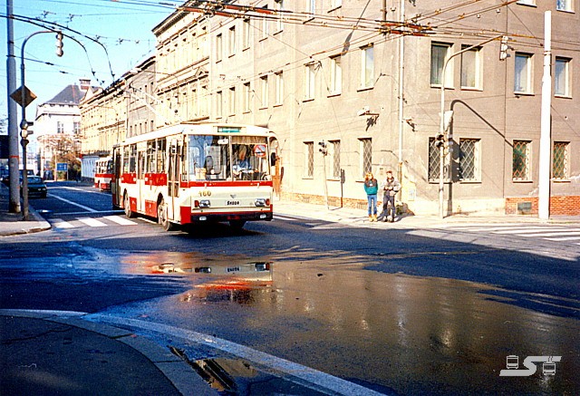 Kliknut�m okno zav�ete