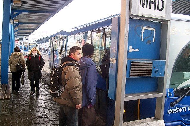 Kliknut�m okno zav�ete
