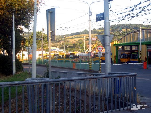 Kliknut�m okno zav�ete