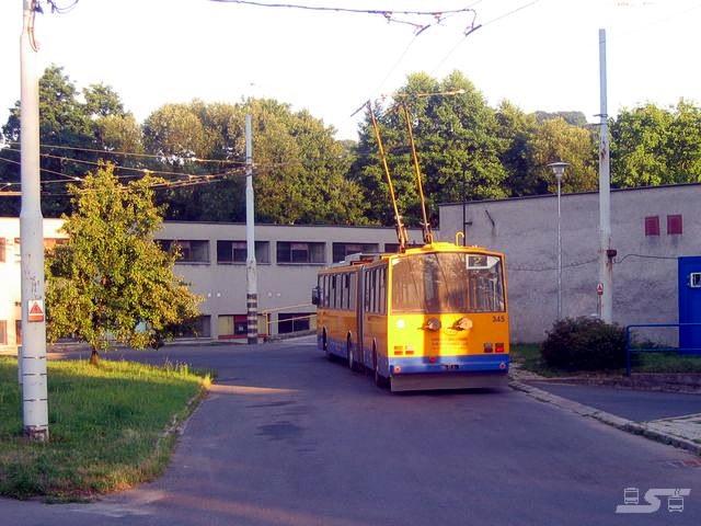 Kliknut�m okno zav�ete