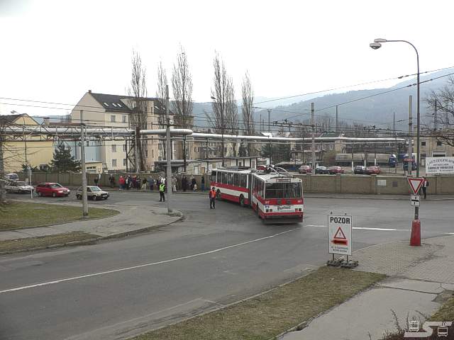 Kliknut�m okno zav�ete