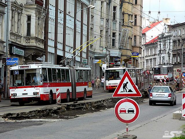 Kliknut�m okno zav�ete