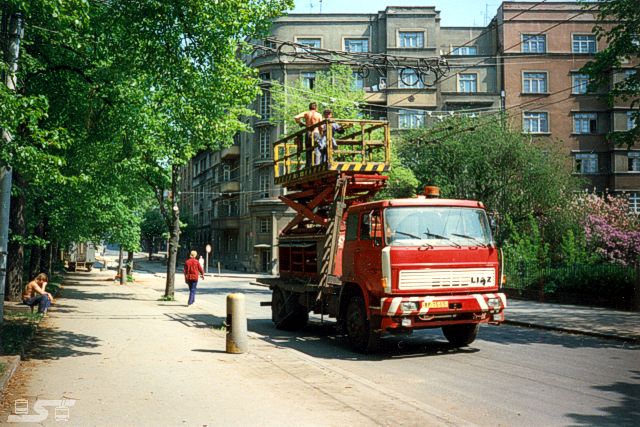 Kliknut�m okno zav�ete